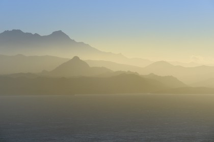 France, Haute-Corse (2B), Nonza, le golfe de Saint Florent et les montagnes des Agriates