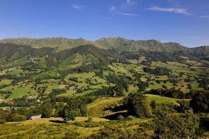France, Cantal, Monts du Cantal, Parc Naturel Regional des Volcans d' Auvergne (Regional Nature Park of the Volcanoes of Auvergne), the Vallee de la Jordanne (Jordanne Valley) towards Mandaille-Saint-Julien