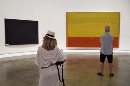 Spain, Basque Country, Biscay Province, Bilbao, the Guggenheim Museum designed by Frank Gehry, Iberia (1958) by Robert Motherwell on the left and Untitled (1952-1953) by Mark Rothko on the right