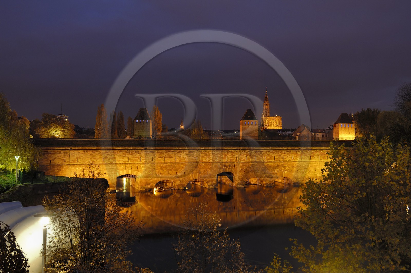 France, Bas Rhin (67), Strasbourg, le barrage Vauban et les Ponts Couverts vus depuis le musée d'Art moderne et contemporain France, Bas Rhin (67), Strasbourg, le barrage Vauban et les Ponts Couverts vus depuis le musée d'Art moderne et contemporain
