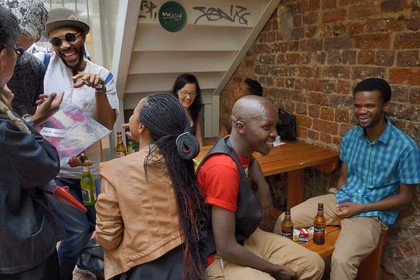 Afrique du Sud, province de Gauteng, Johannesburg, quartier de Braamfontein, Kitchener Carvery Bar et boutique à la mode à l'angle de Juta et De Beer street,  le coin de Jeez Babe dans la cour arrière