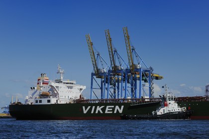 France, Seine-Maritime (76), Le Havre,  port de commerce, tanker dans le port pétrolier