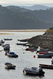 Spain, Basque Country, Biscay Province, Gernika-Lumo region, Urdaibai estuary Biosphere Reserve, estuary of the Oka River at low tide south of Mundaka, small anchorage of Laida