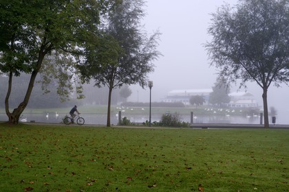 France, Moselle (57), Metz, le jardin des Régates bordé par la Moselle
