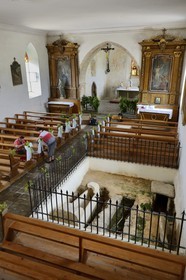 France, Haut-Rhin (68), Sundgau, Oltingue, église Saint-Martin-des-Champs, tombes et sarcophages du VIIIème siècle