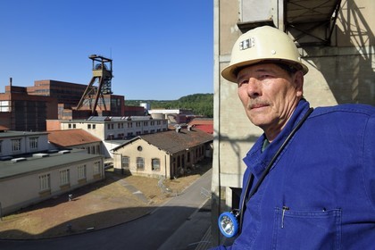 France, Moselle, Petite Rosselle, carreau Wendel museum, the former miner Gaston Mai in front of the mine shaft headframe Wendel 3