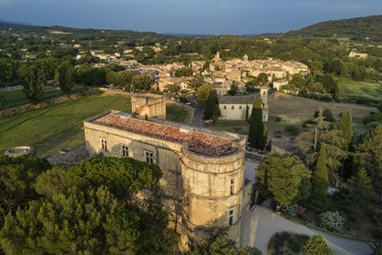 France, Vaucluse, Parc Naturel Regional du Luberon (Natural Regional Park of Luberon), Lourmarin, labelled Les Plus Beaux Villages de France (The Most Beautiful Villages of France), the castle of the 15th and 16th centuries Renaissance), the Protestant temple just outside the village in the background (aerial view)