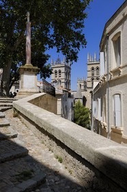 France, Hérault (34), Montpellier, centre historique, l'Ecusson, la place du Canourgue et la cathédrale Saint Pierre à l'arrière
