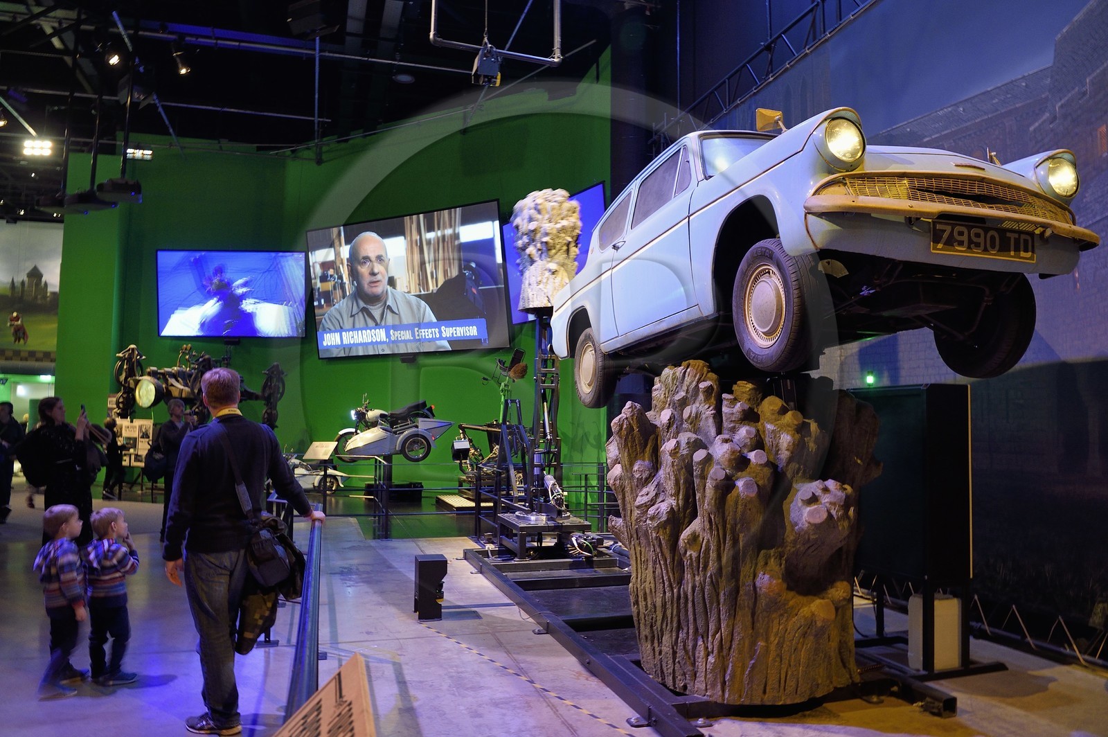 Royaume-Uni, Hertfordshire, Leavesden, Leavesden Film Studios, Harry Potter Studio Tour London, les coulisses du tournage des 8 films de Harry Potter, les secrets de fabrication des effets spéciaux, le saule cogneur et la voiture volante Ford