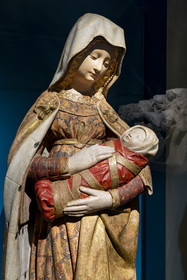 France, Saône-et-Loire (71), Autun, musée Rolin, exposition des chefs-d'oeuvres au muséum d'Histoire Naturelle pendant les travaux, la Vierge à l'Enfant dite Vierge Bulliot (XVe siècle) attribué à Claus de Werve, calcaire polychrome