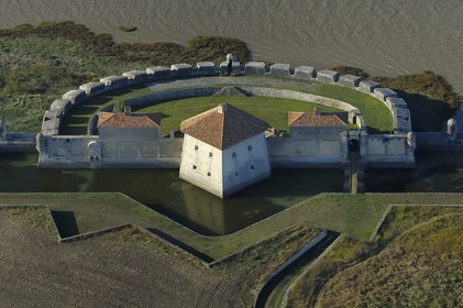 France, Charente-Maritime (17), Fort Lupin au bord de la Charente (vue aérienne)