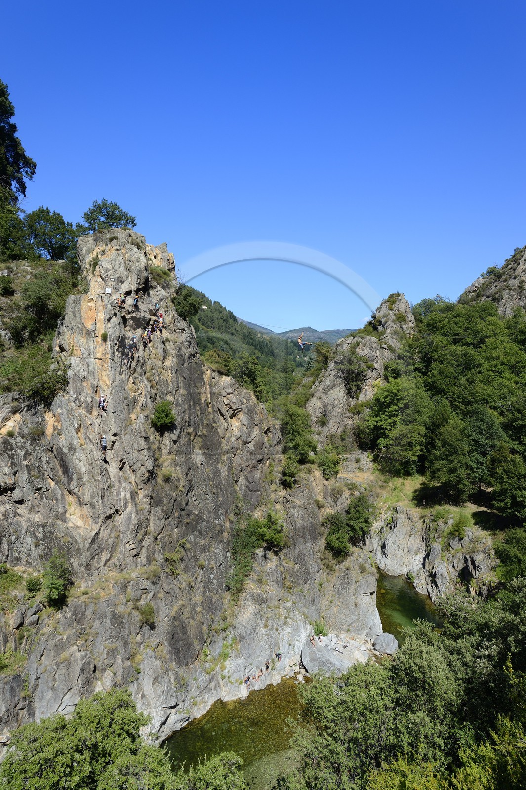 France, Ardèche (07), Parc Naturel Régional des Monts d'Ardèche, Thueyts, la haute-vallée de la rivière Ardèche, La via ferrata du Pont du diable