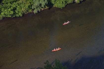 France, Dordogne, Perigord Noir, Dordogne Valley, kayak on the Dordogne river at Castelnaud la Chapelle