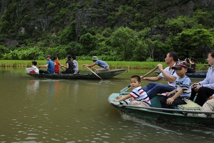 Vietnam, Ninh Binh province nicknamed Inland Halong Bay, small boat trip in Tam Coc surrounded by karstic moutains