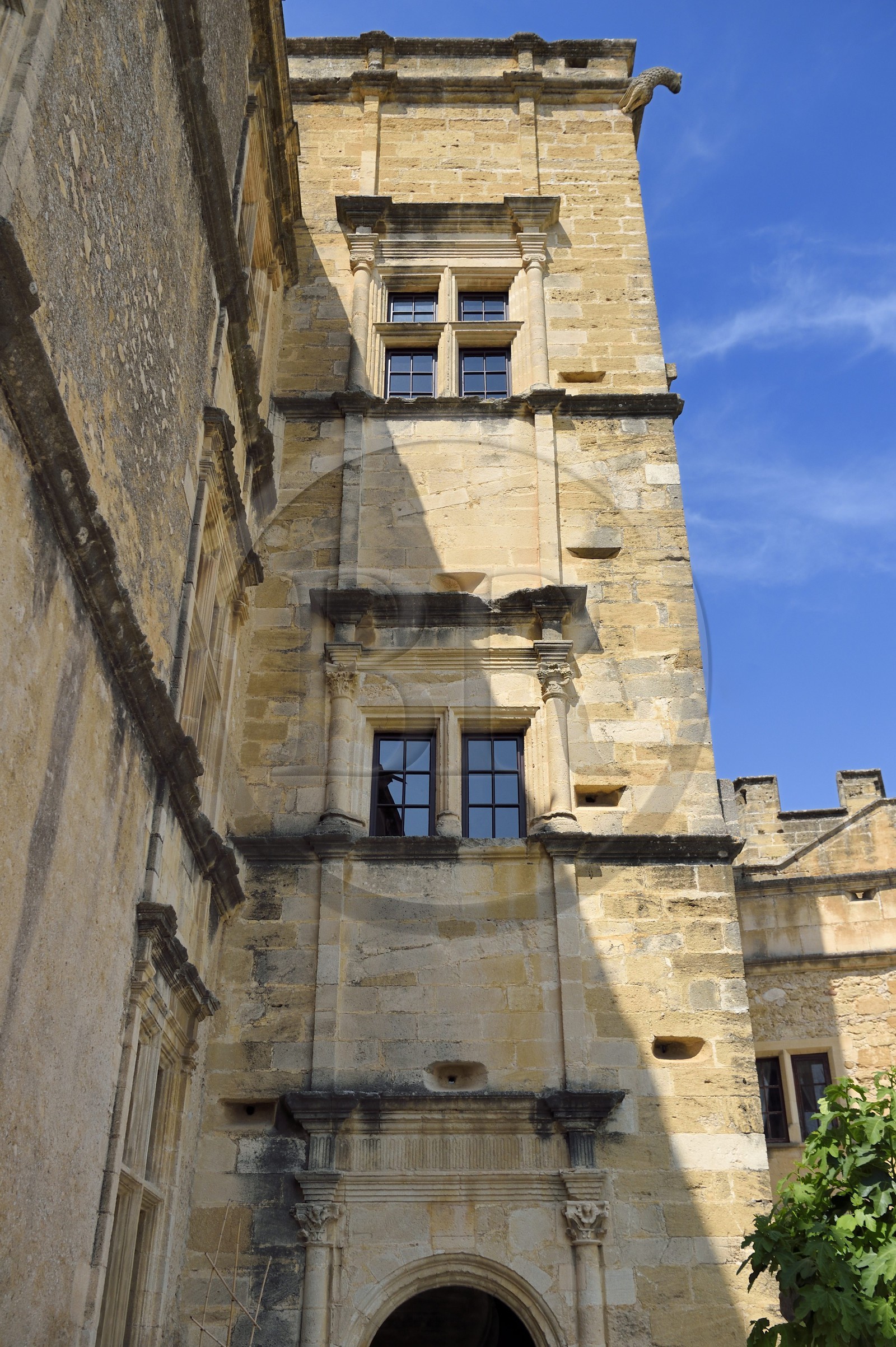 France, Vaucluse (84), Parc Naturel Regional du Luberon, Lourmarin, labellisé Les Plus Beaux Villages de France, le chateau des XVè et XVIè siècles Renaissance