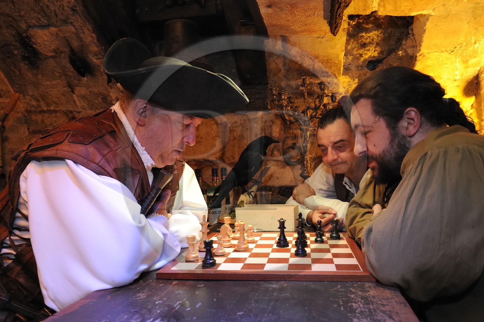 France, Paris (75), les caves Saint-Sabin, taverne médievale, joueurs d'échecs