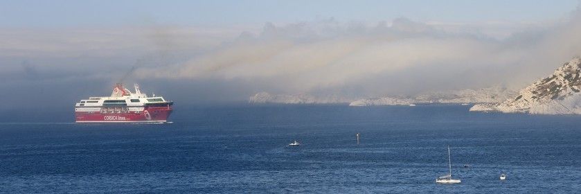 France, Bouches-du-Rhône (13), Marseille, Parc National des Calanques, Archipel des Iles du Frioul, Ile de de Pomègues, ferry de Corsica Linea en provenance de la Corse