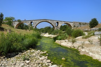 France, Vaucluse, Luberon, Bonnieux, the Pont Julien over the Calavon River, Roman bridge of the 3rd century BC on Via Domitia on the Calavon veloroute (Long-distance cycling routes)