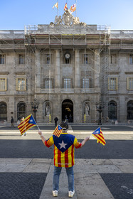 Espagne, Catalogne, Barcelone, militant catalan devant la mairie placa de Sant Jaume