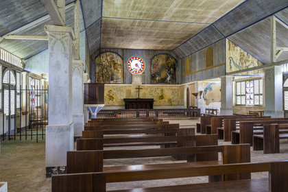 France, Guyane, Kourou, Iles du Salut, Ile Royale, la chapelle de Notre-Dame Immaculée du Salut, unique lieu de culte du bagne dont les peintures murales ont été réalisées entre 1938 à 1941 par un bagnard, Francis Lagrange dit Flag, condamné pour escroquerie et faux monnayage mais qui était aussi faussaire et artiste
