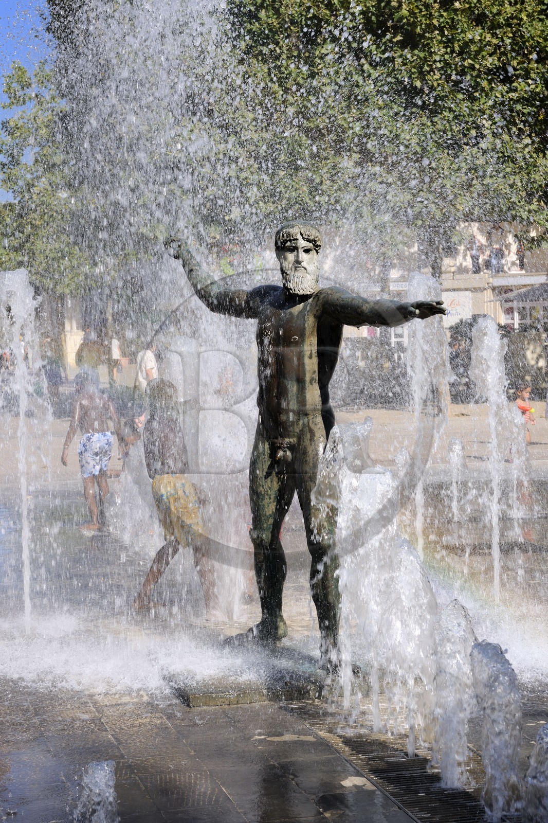 France, Hérault (34), Montpellier, quartier Antigone de l'architecte Ricardo Bofill, la fontaine de la place du Nombre d'Or France, Hérault (34), Montpellier, quartier Antigone de l'architecte Ricardo Bofill, la fontaine de la place du Nombre d'Or