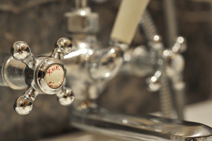 France, Calvados (14), Pays d'Auge, Deauville, l'Hôtel Normandy (groupe Barrière), détail de la salle de bain