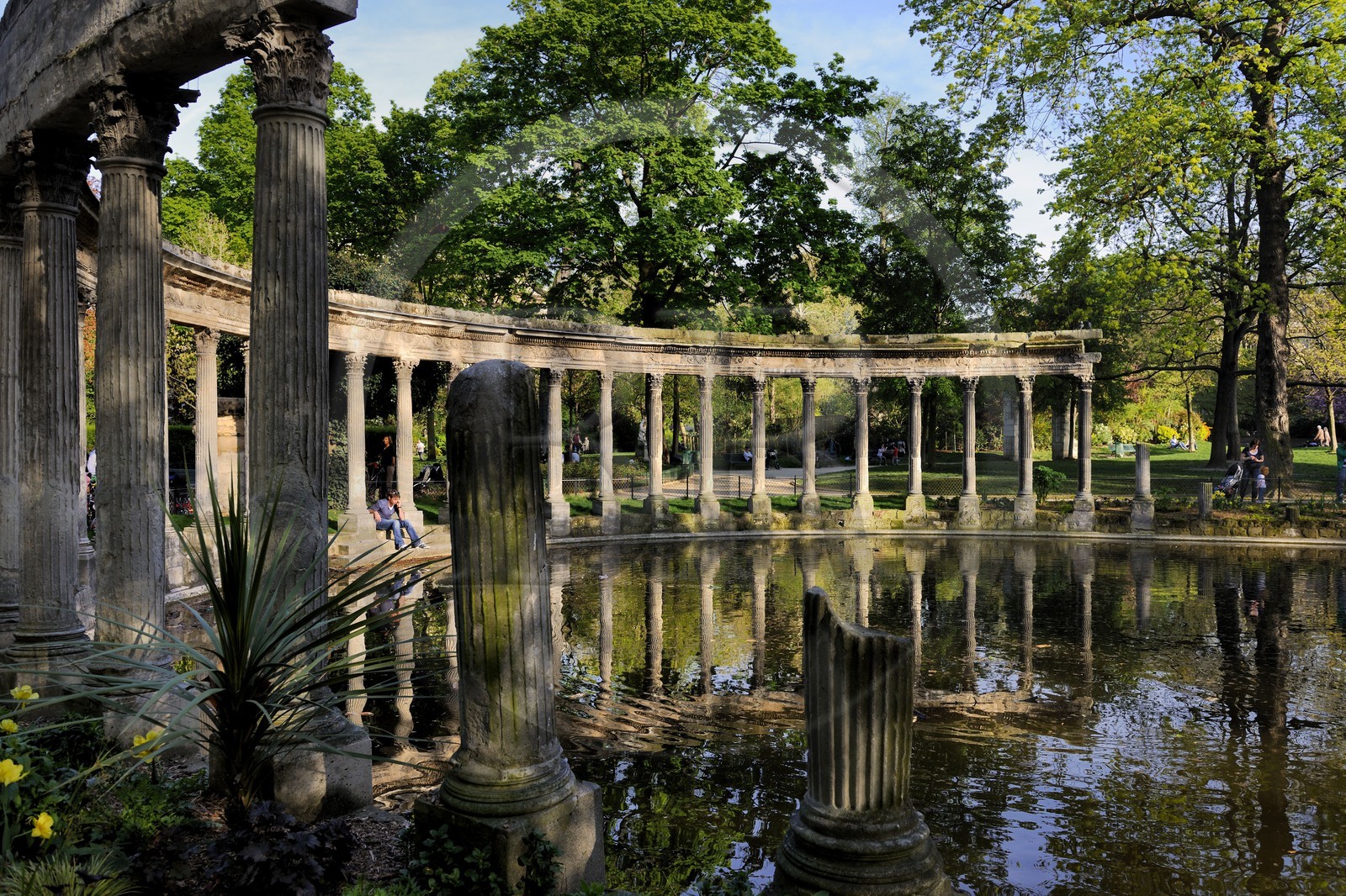 France, Paris, Monceau Park, colonnade on the pond
