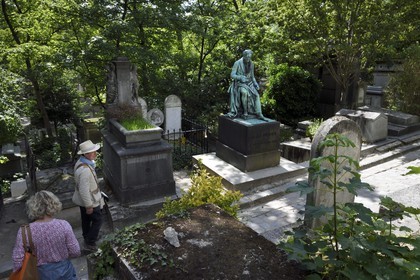 France, Paris (75), cimetière du Père-Lachaise, la tombe de l'artiste Vivan Denon par le sculpteur Cartellier