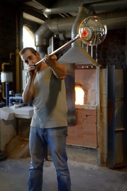 France, Moselle, Meisenthal, glassblower at the Centre international d'Art verrier (CIAV) (international glass centre) in the hot glass workshop