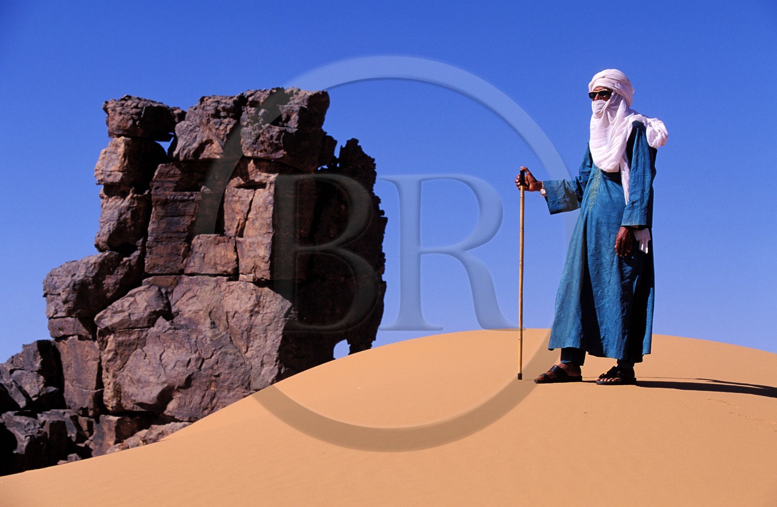 Libya, region of the desert, Fezzan (Sahara), Tuareg walking between the needles of sandstone of Tassili of Maghidet (Algerian frontier)