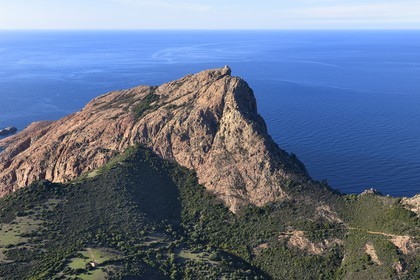 France, Corse-du-Sud (2A), Golfe de Porto, classé Patrimoine Mondial de l'UNESCO, le Capo Rosso et la Tour Génoise de Turghiu (Turghio) en arrière plan (vue aérienne)