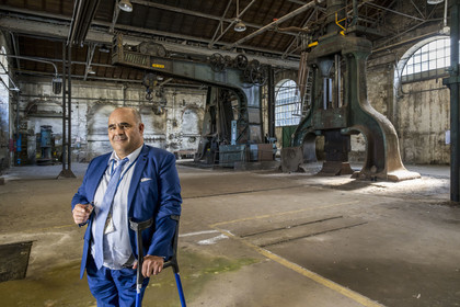 France, Finistère (29), Brest, l'arsenal, le port militaire est une base navale de la Marine nationale, marteau-pilon des forges dans les anciens ateliers de l’anse de Pontaniou, Hervé Bedri chargé du patrimoine historique de la Marine Nationale sur toute la façade Atlantique