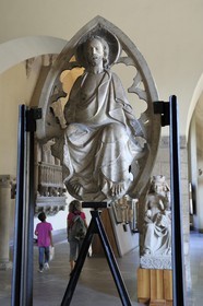 Italie, Lombardie, Milan, le Castello Sforzesco (château des Sforza), musée d'Art Ancien, fenêtre en amande avec la bénédiction du Rédempteur et l'Assomption (vers 1350)
