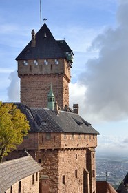 France, Bas-Rhin (67), Orschwiller, le chateau du Haut-Koenigsbourg, le donjon est dominé par l'aigle impériale germanique