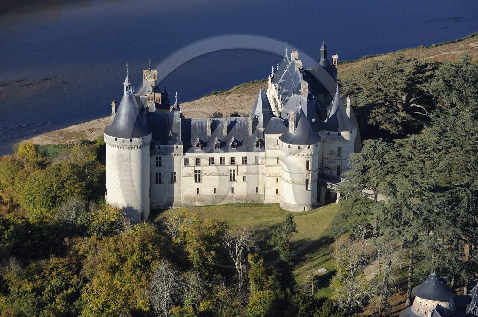 France, Loir-et-Cher (41), Vallée de la Loire classée Patrimoine Mondial de l'UNESCO, château de Chaumont-sur-Loire (vue aérienne)