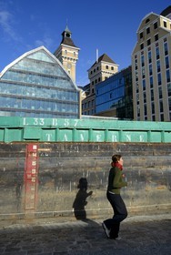 France, Seine-Saint-Denis (93), Pantin, Les anciens Grands Moulins de Pantin créées en 1884 réhabilités pour y réaliser un ensemble immobilier de bureaux conçu par le cabinet d'architectes Reichen et Robert pour BNP-Paribas Securities Services, le canal de l'Ourcq