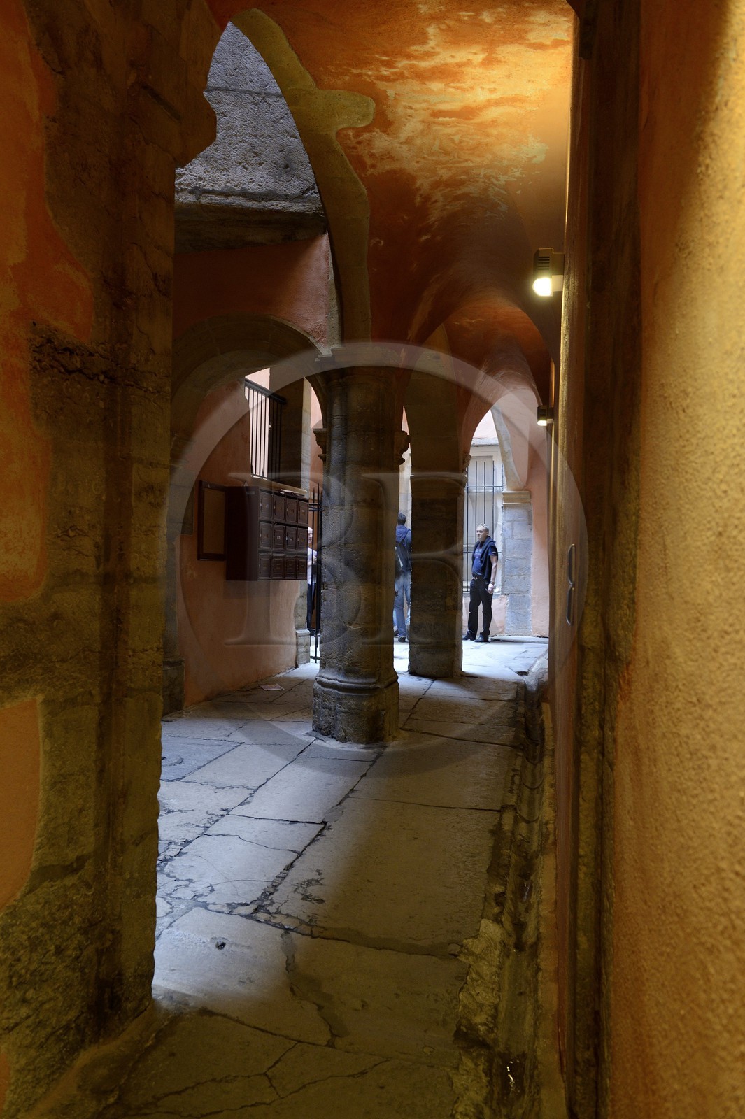France, Rhône (69), Lyon, site historique classé Patrimoine Mondial de l'UNESCO, Vieux Lyon, traboule reliant le 6 rue des Trois Maries au 27 rue Saint Jean