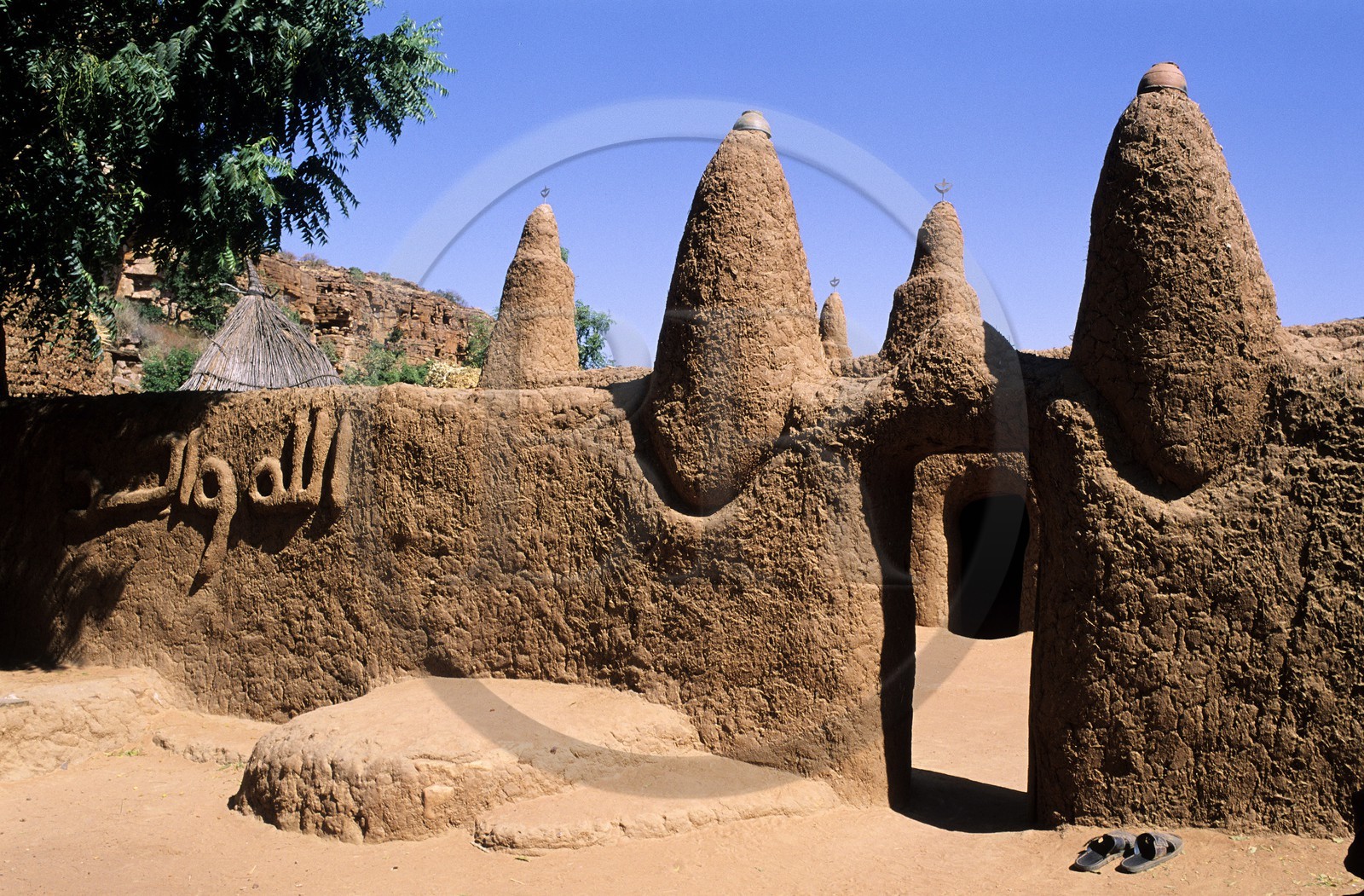 Mali, pays Dogon, falaise de Bandiagara classée Patrimoine Mondial de l'UNESCO, Songo, une des mosquées du village