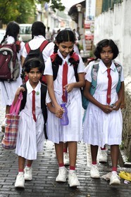 Sri Lanka, Province du Sud, Fort de Galle, classé Patrimoine Mondial de l'UNESCO, en route pour l'école de filles Southlands College (méthodiste)