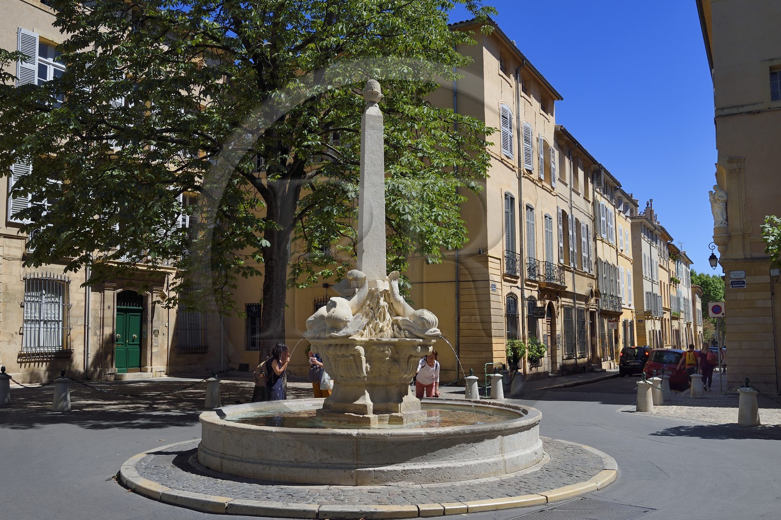 France, Bouches-du-Rhône (13), Aix en Provence, quartier Mazarin, fontaine et place des quatre Dauphins
