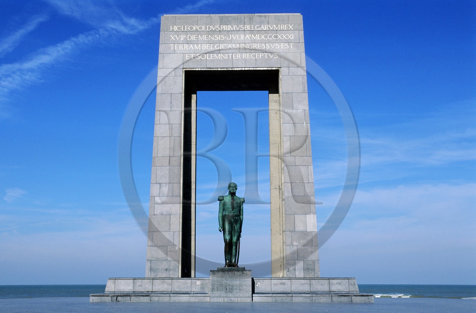 Belgique, Flandre-Occidentale, plage de De Panne, monument à la gloire du Roi Léopold 1er à l' endroit où il débarqua en 1831 Belgique, Flandre-Occidentale, plage de De Panne, monument à la gloire du Roi Léopold 1er à l' endroit où il débarqua en 1831