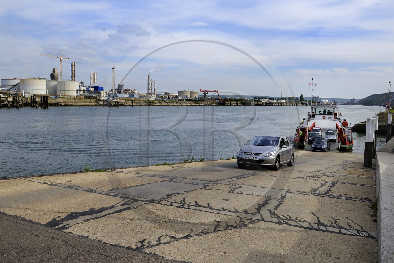 France, Seine-Maritime (76), Rouen, bac de Dieppedalle sur la Seine à l'ouest de la ville