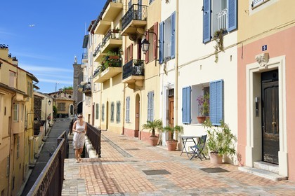 France, Alpes-Maritimes (06), Cannes, la vieille ville dans le quartier Le Suquet, première rue du Barri