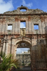 Panama, Panama City, historic town listed as World Heritage by UNESCO, Casco Antiguo (Viejo), ruins of the convent of Santo Domingo and arco chato (flat arch) in the background