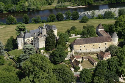 France, Dordogne (24), Périgord Noir, vallée de la Dordogne, Castelnaud-la-Chapelle, chateau de Fayrac du XVIe siècle au bord de la Dordogne (vue aérienne)