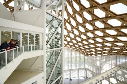 France, Moselle, Metz, Amphitheatre district, Centre Pompidou Metz, art center designed by architects Shigeru Ban and Jean de Gastines