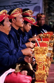 Indonesia, Bali, Amlapura, Gamelan Angklung (xylophone) players during the funeral ceremonies