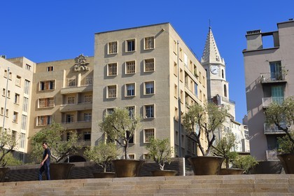 France, Bouches-du-Rhône (13), Marseille, quartier du Panier, église Notre Dame des Accoules et la place Jules Verne