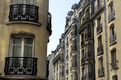 France, Paris (75), immeuble de l'ensemble dit de la rue Moderne autour de la rue Agar de style Art Nouveau par Hector Guimard