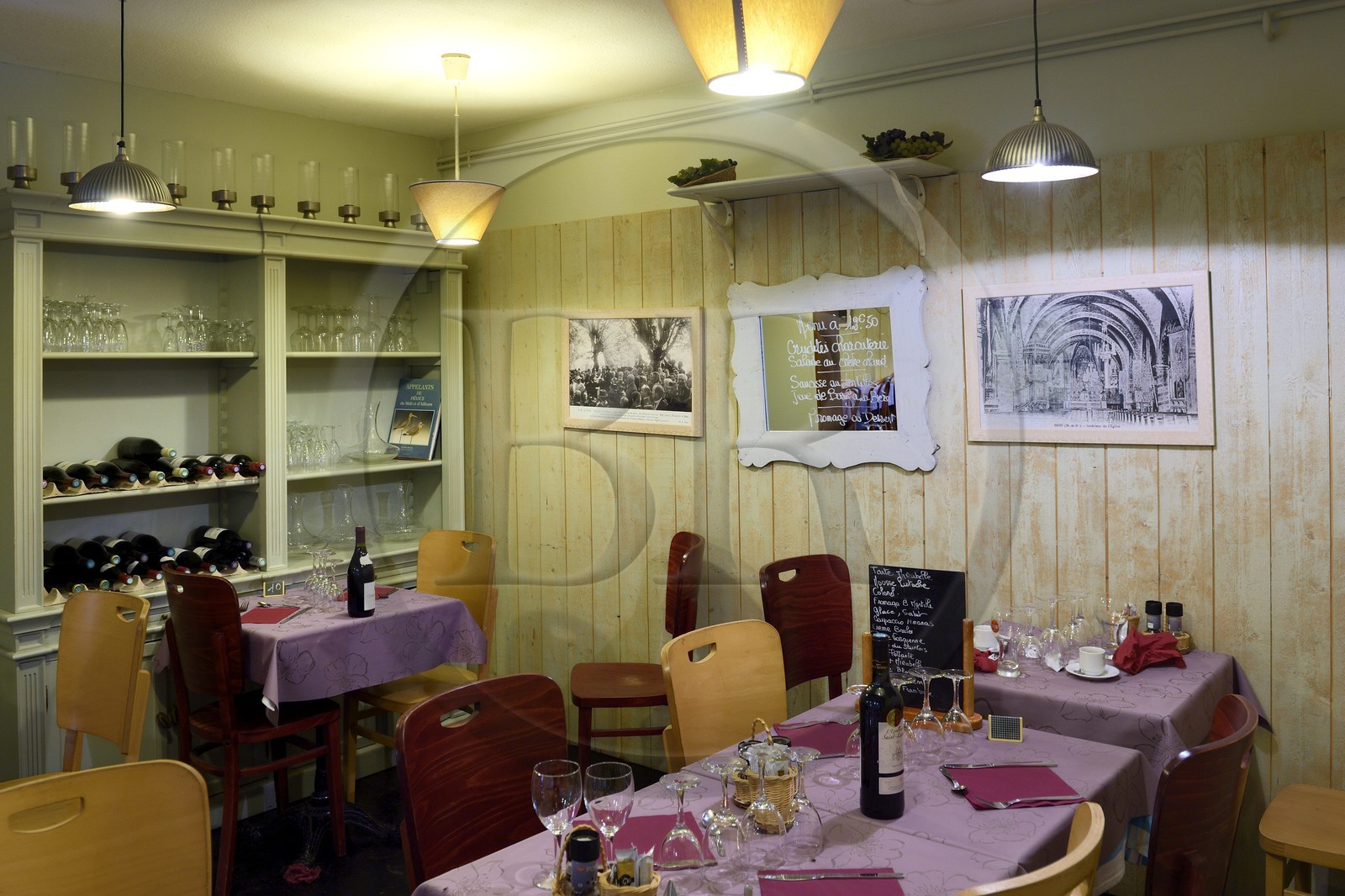 France, Meurthe-et-Moselle (54), pays du Saintois, colline de Sion-Vaudémont, Vaudémont, Auberge de la Colline Chez Evelyne France, Meurthe-et-Moselle (54), pays du Saintois, colline de Sion-Vaudémont, Vaudémont, Auberge de la Colline Chez Evelyne